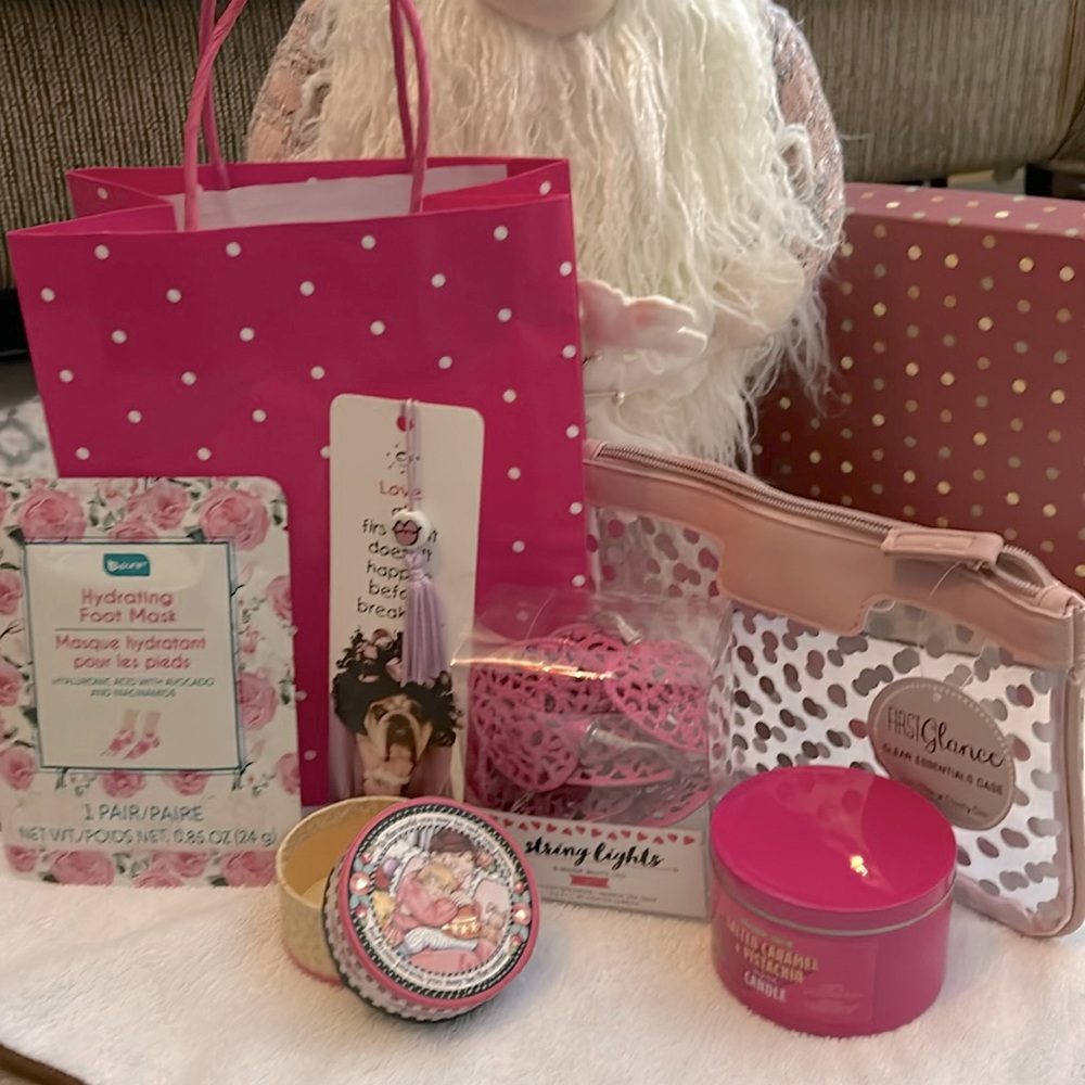 🎁 Pink Christmas or birthday gift bundle￼